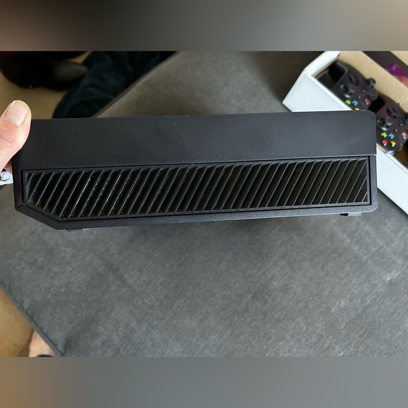 XBox One sold with 5 games and 3 controllers. No issues or repairs needed. - Picture 9 of 14